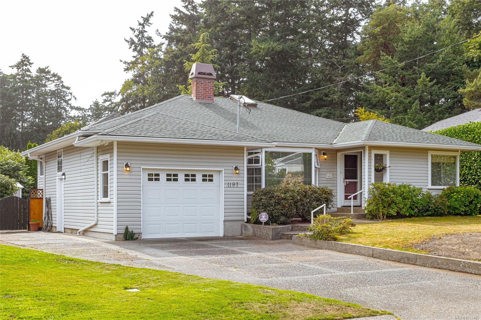 1197 Munro St, Esquimalt, BC V9A 5P5