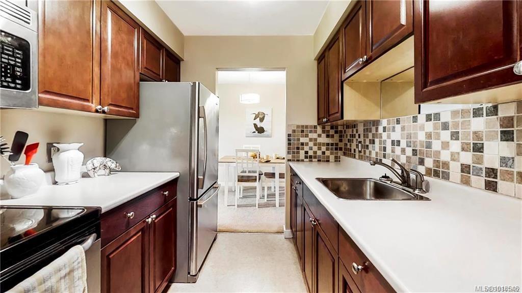 1597 Midgard Ave Apt 303, Saanich, BC V8P 2Y2