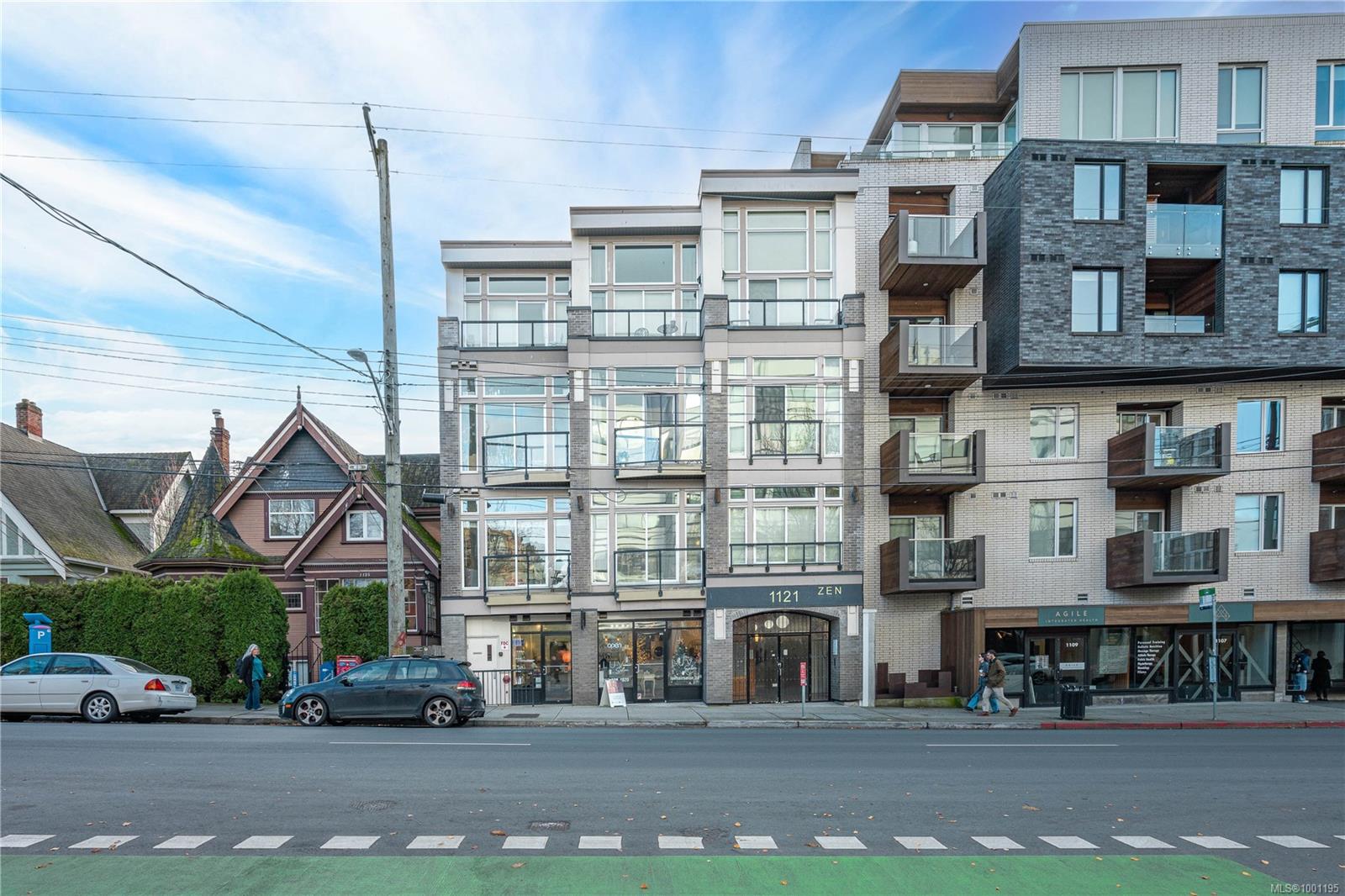 1121 Fort St Apt 203, Victoria, BC V8V 3K9