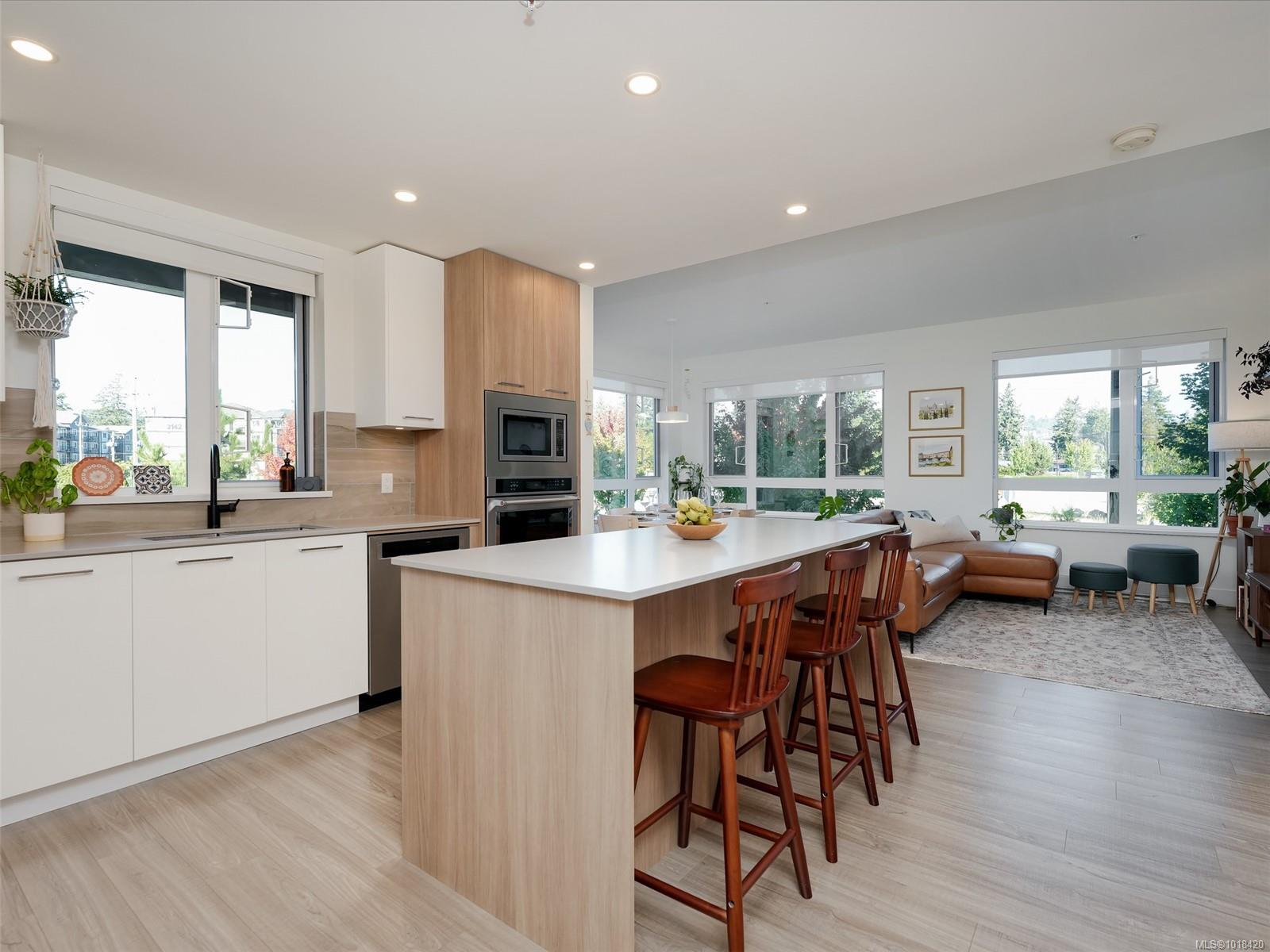 960 Reunion Ave Apt 218, Langford, BC V9B 5L2