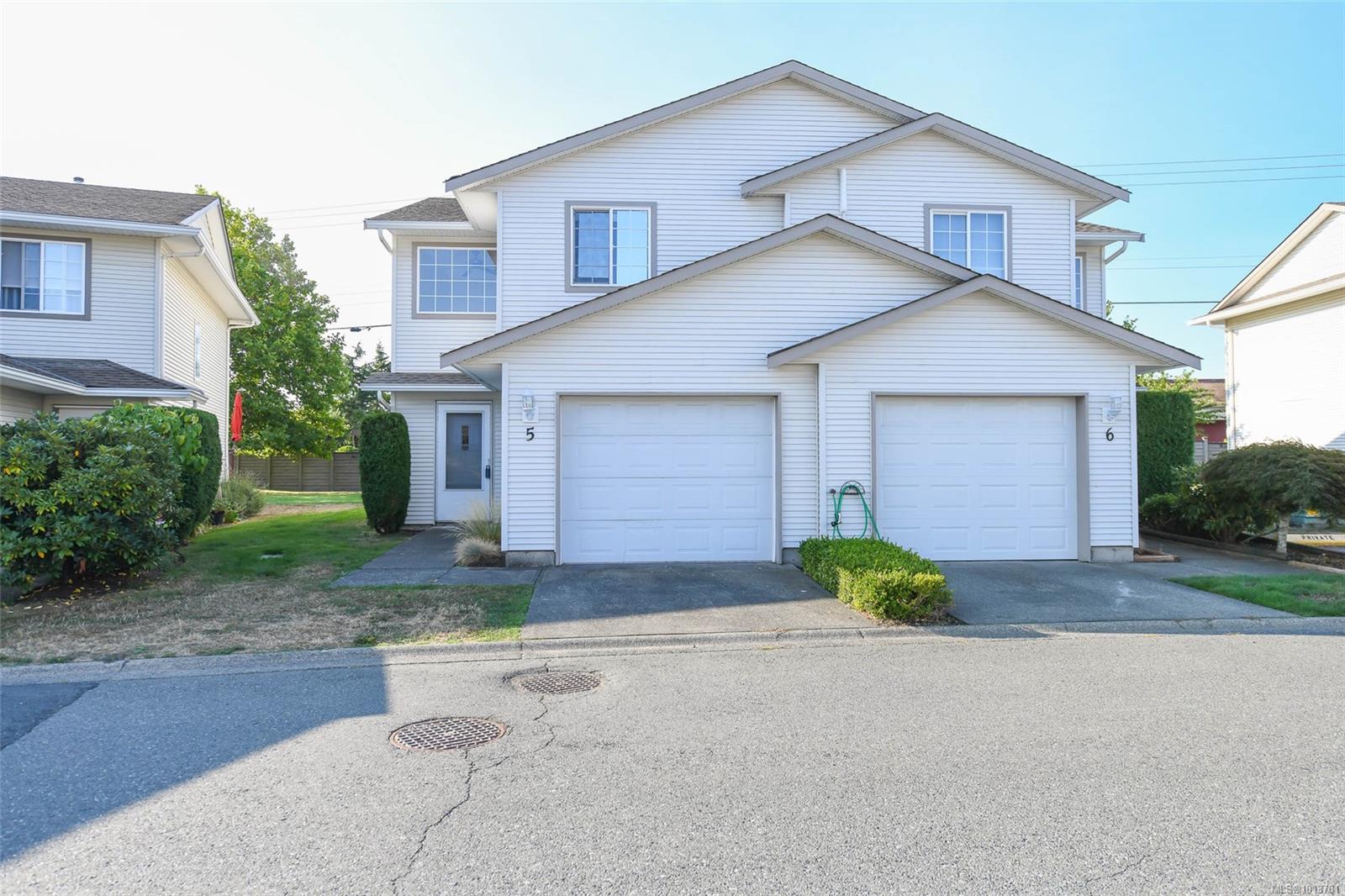 717 Aspen Rd Apt 5, Comox, BC V9M 3X4