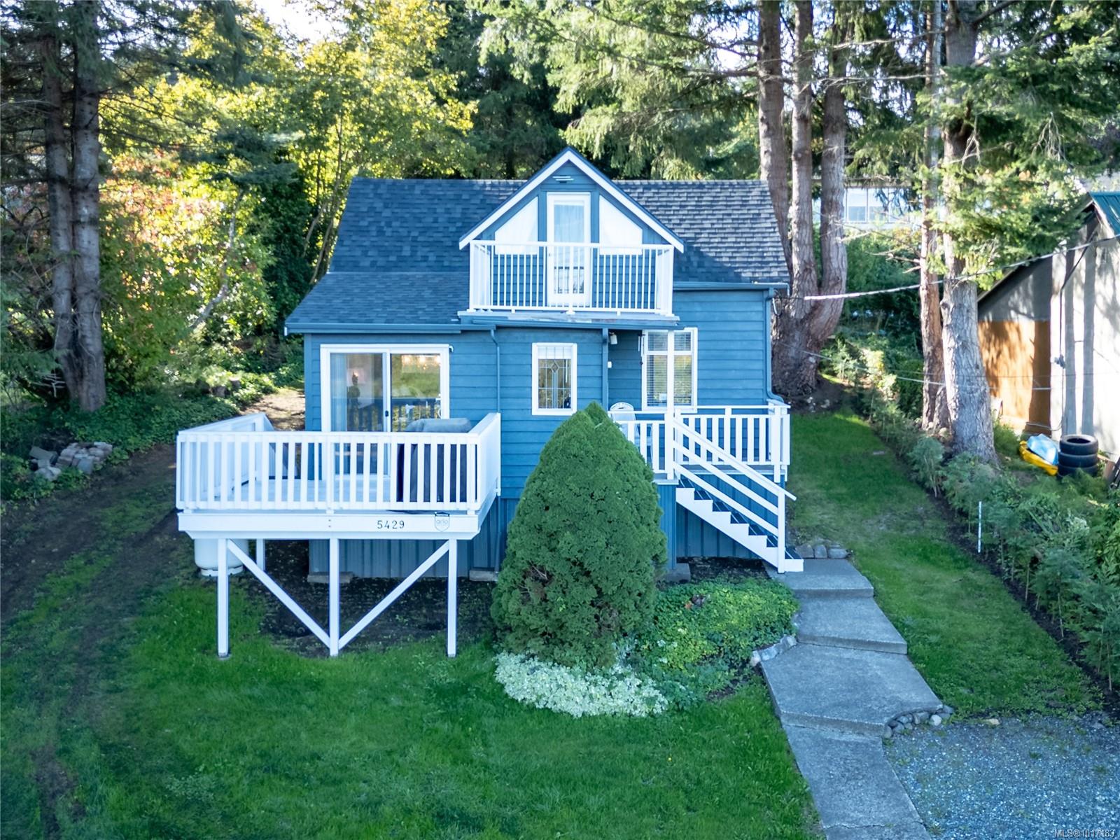 5429 Island Hwy, Union Bay, BC V0R 3B0