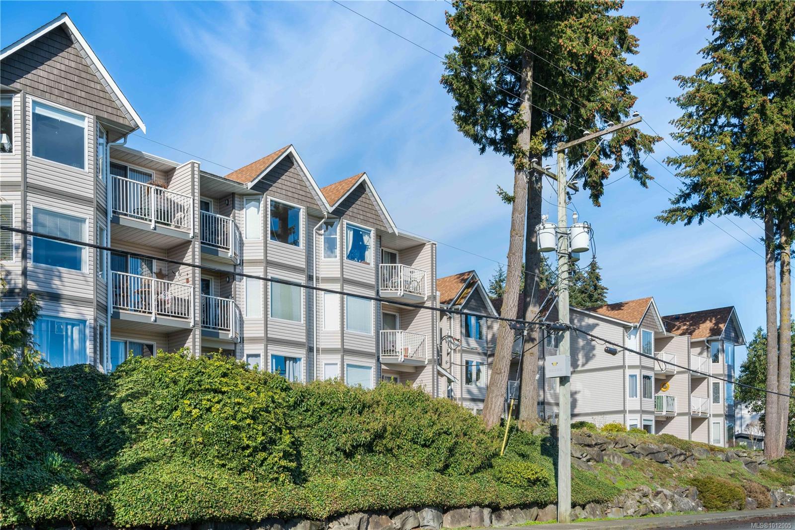 9916 Daniel St Apt 304, North Cowichan, BC V0R 1K1