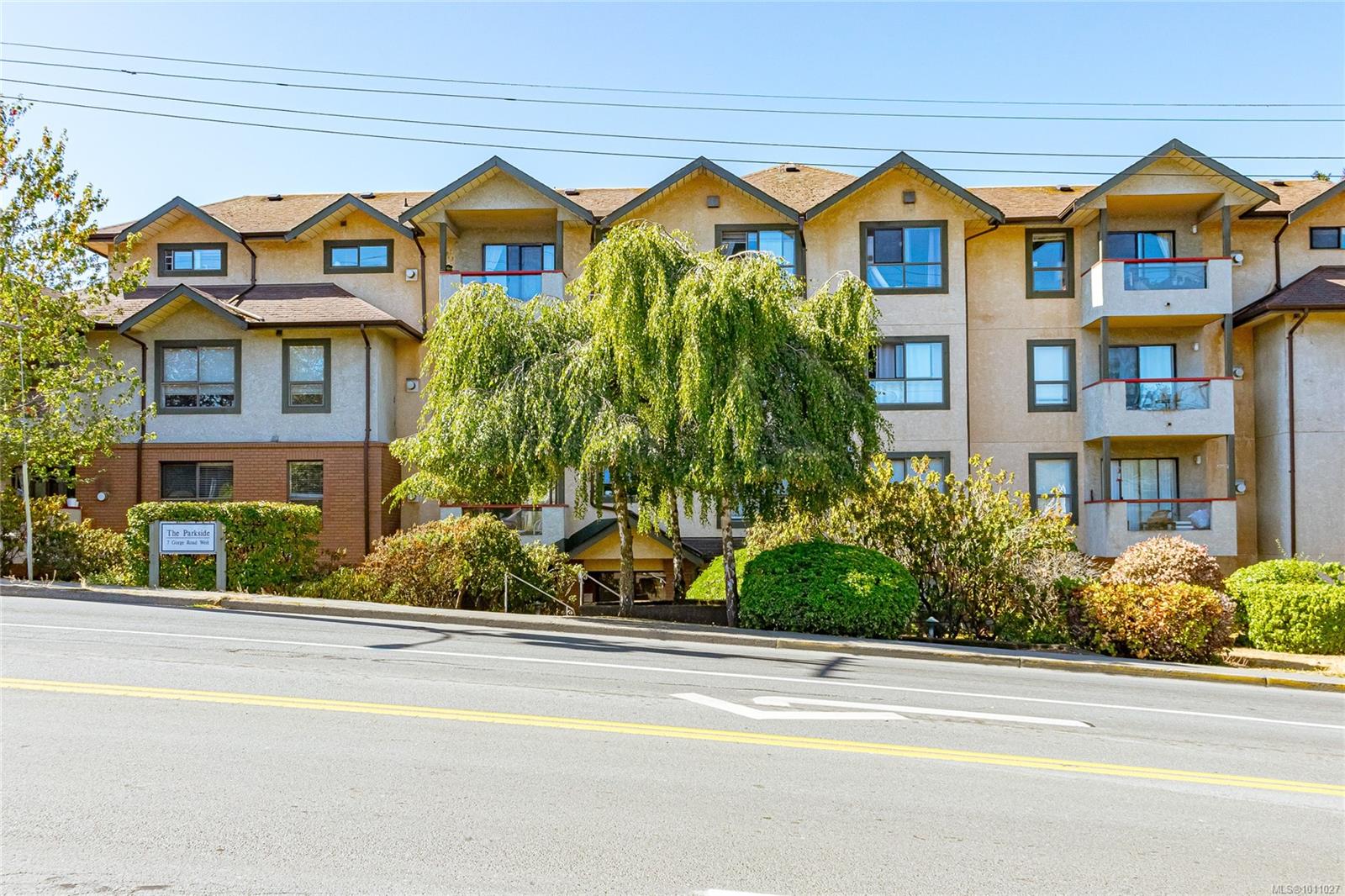 7 Gorge Rd W Apt 201, Saanich, BC V9A 1L9