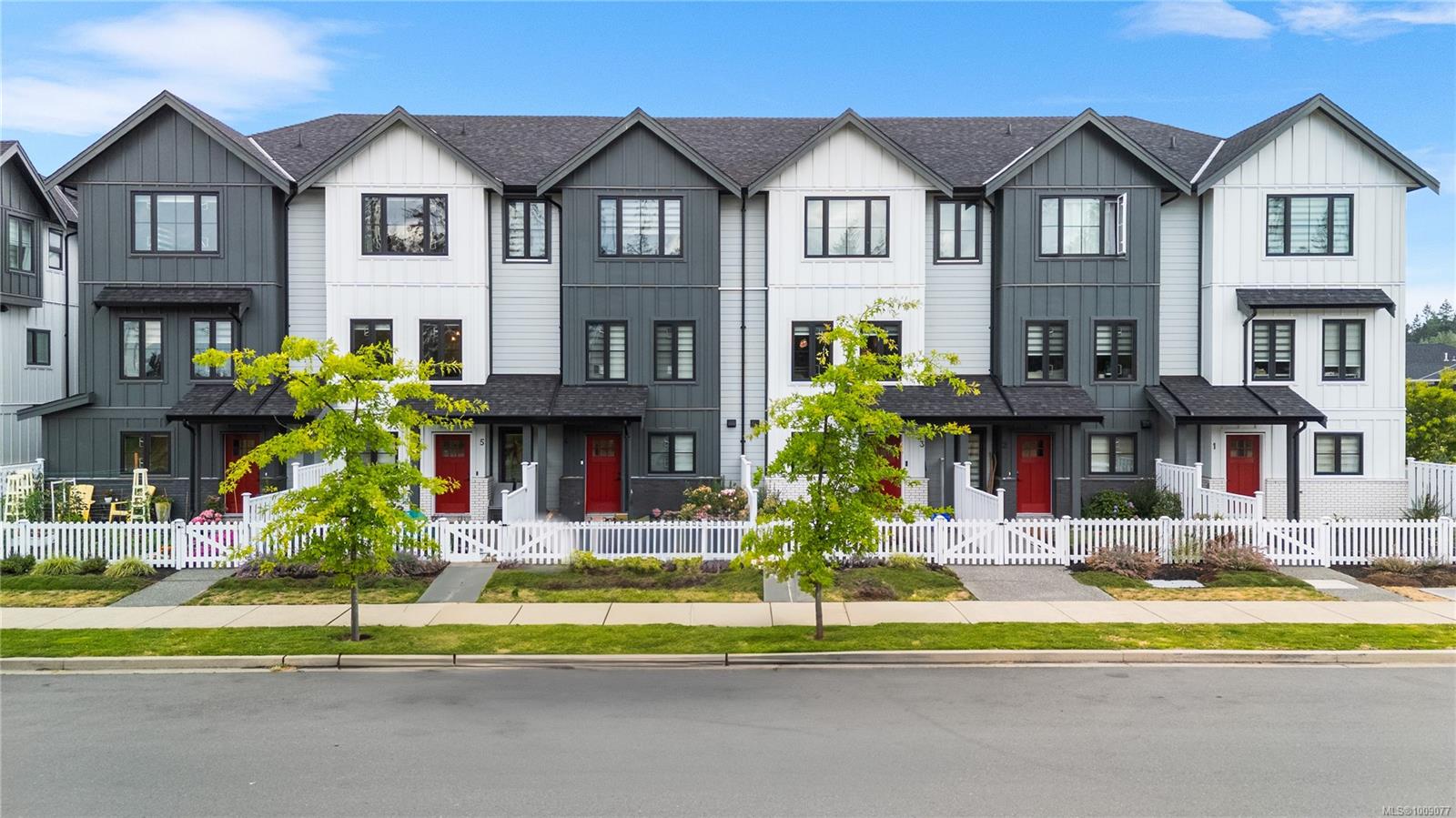 701 Sitka St Apt 5, Campbell River, BC V9H 0E5