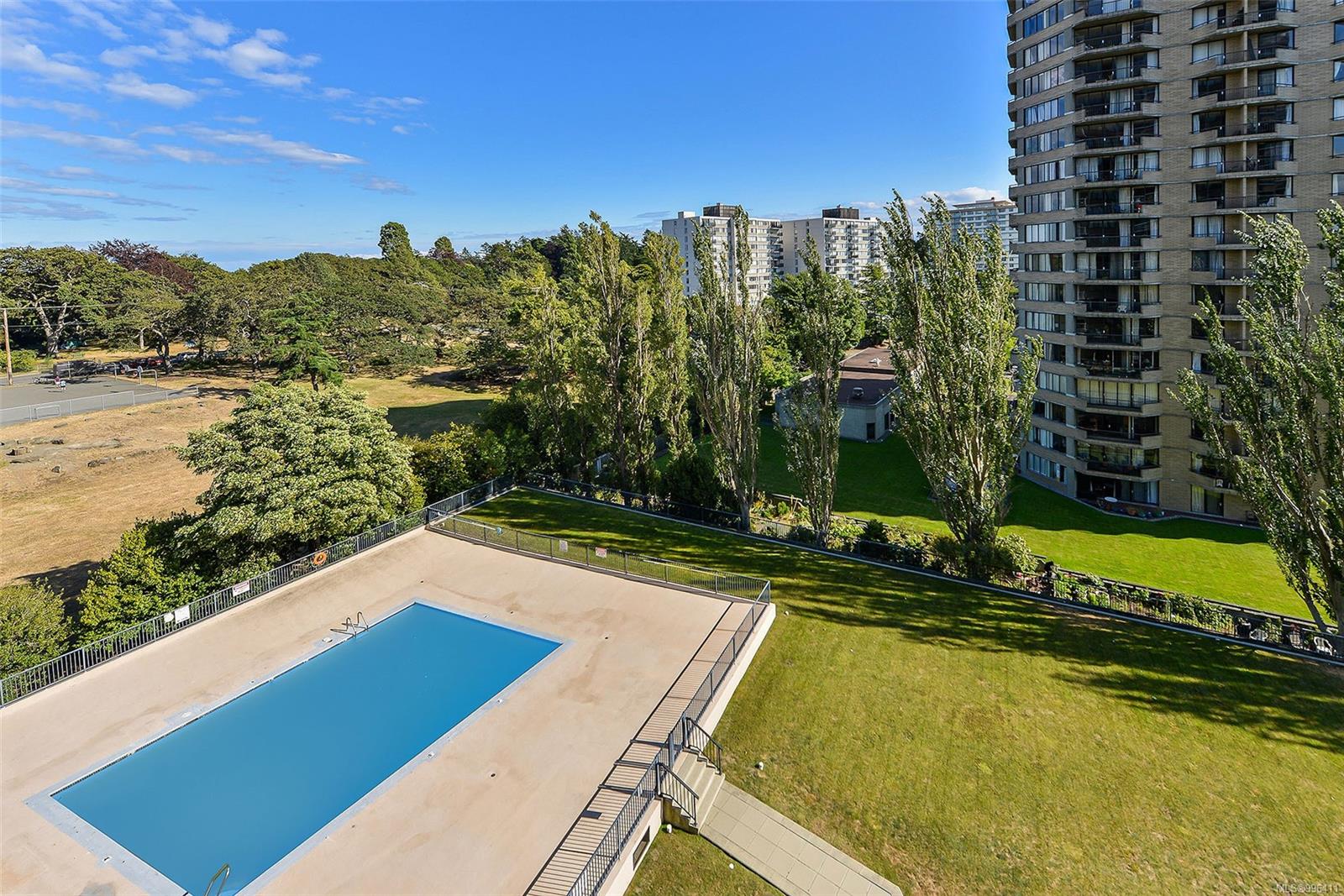 647 Michigan St Apt 502, Victoria, BC V8V 1S9