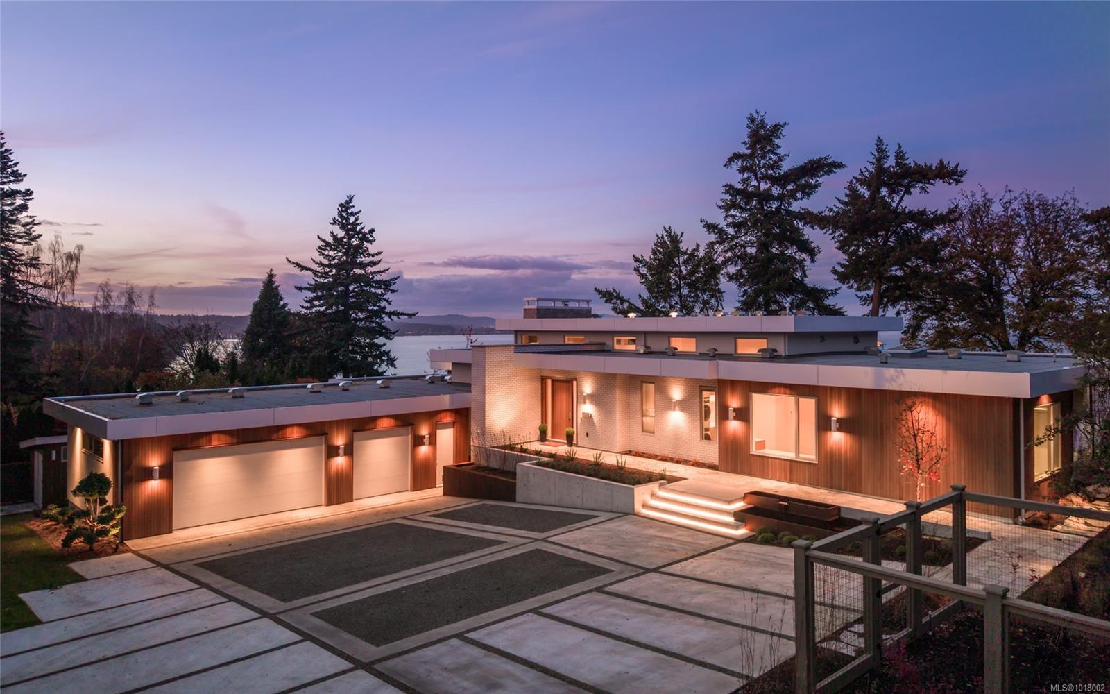 4570 Bissenden Pl, Saanich, BC V8N 3K4