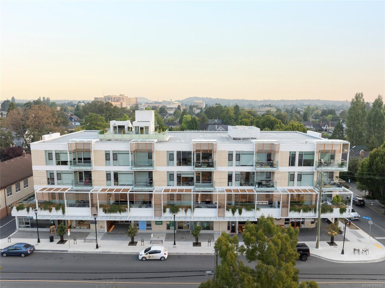 1916 Oak Bay Ave Apt 301, Victoria, BC V8R 1C7