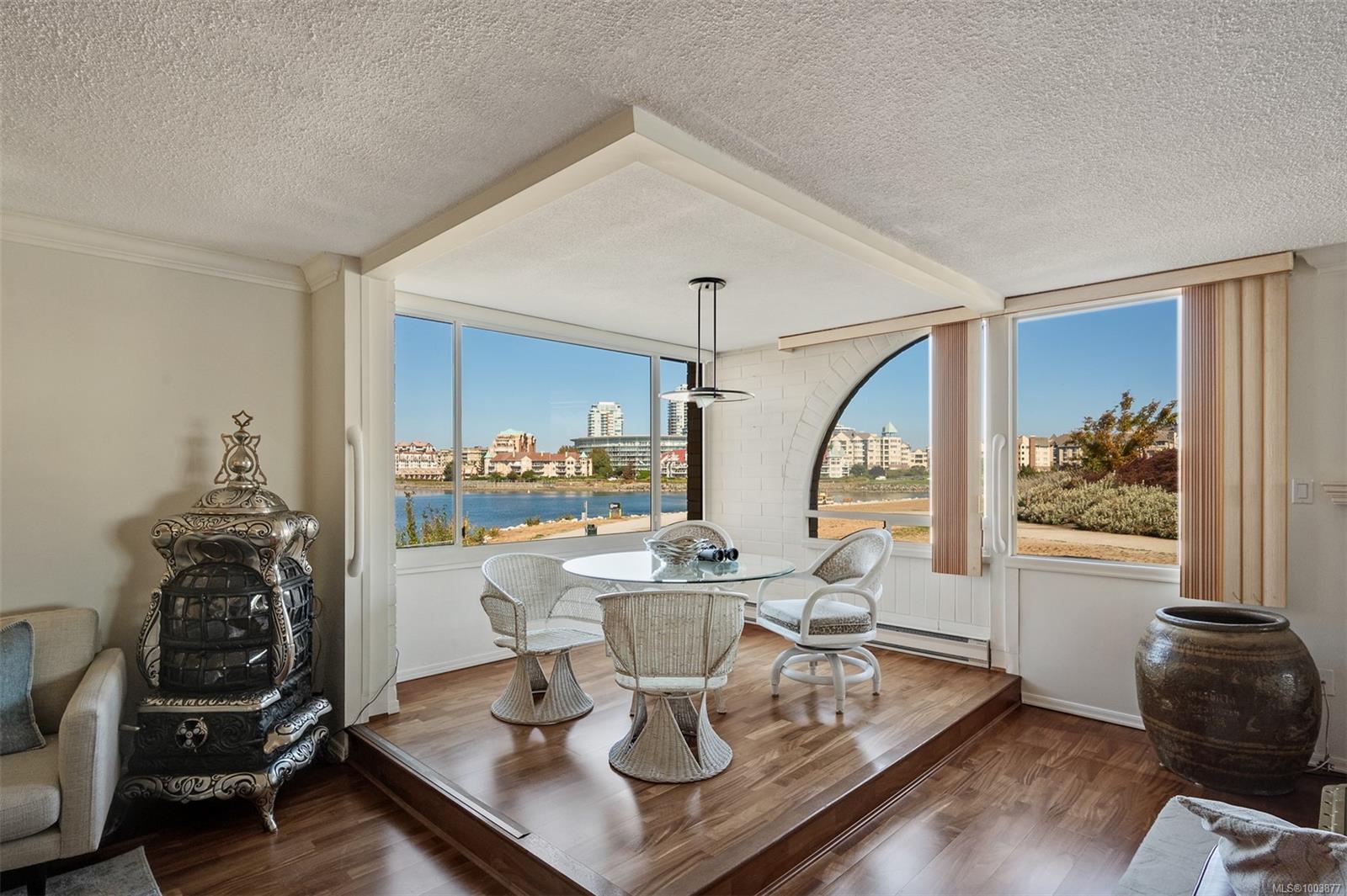 640 Montreal St Apt 201, Victoria, BC V8V 1Z8