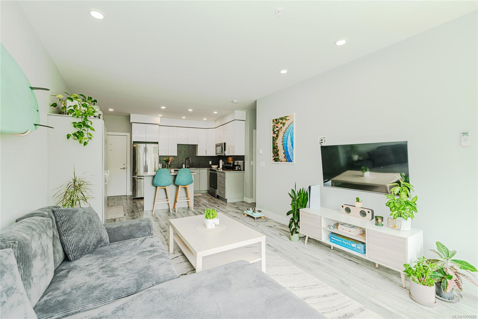 280 Island Hwy Apt 309, View Royal, BC V9B 1G5