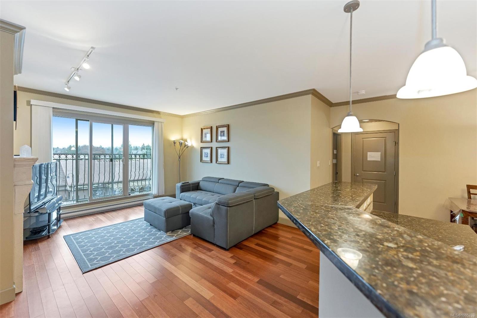 1620 Mckenzie Ave Apt 318, Saanich, BC V8N 0A2