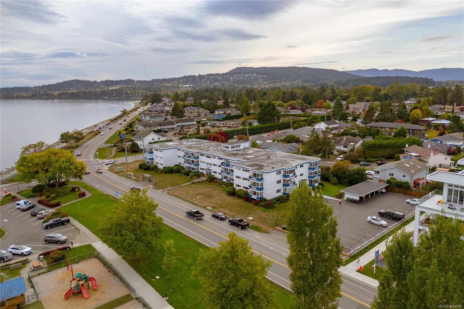 9560 Fifth St Apt 211, Sidney, BC V8L 2W5