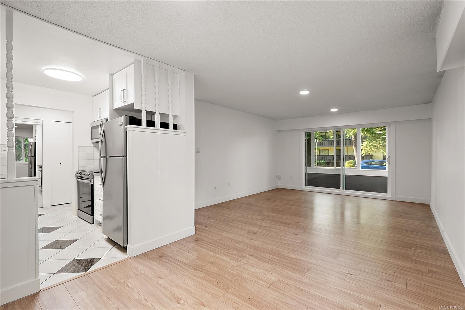 1124 Esquimalt Rd Apt 101, Esquimalt, BC V9A 3N4