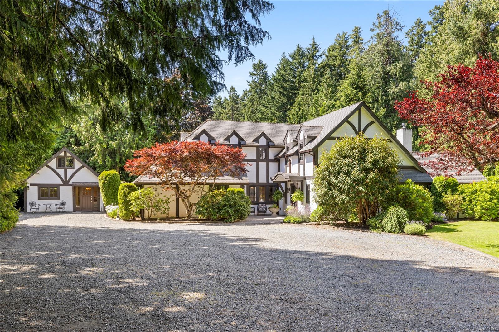 2534 Island Hwy W, Qualicum Beach, BC V9K 1G5