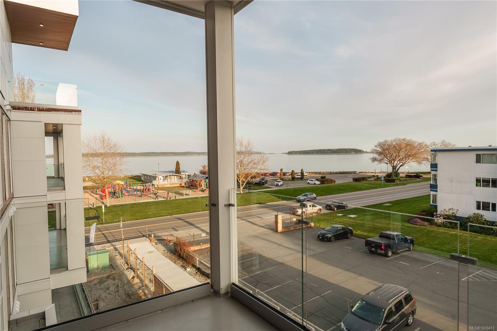 9570 Fifth St Apt 306, Sidney, BC V8L 2W5