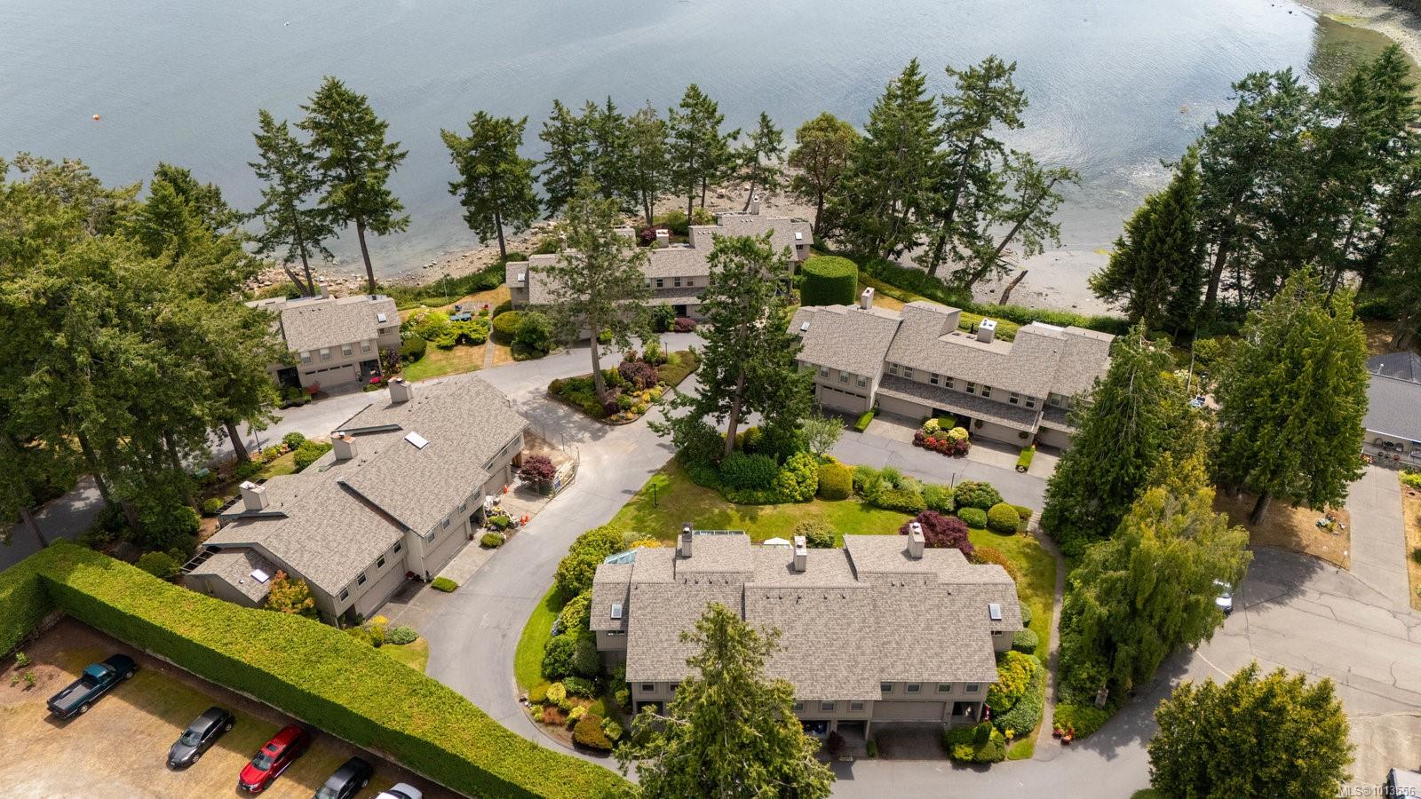 2654 Lancelot Pl Apt 3, Central Saanich, BC V8M 1V3