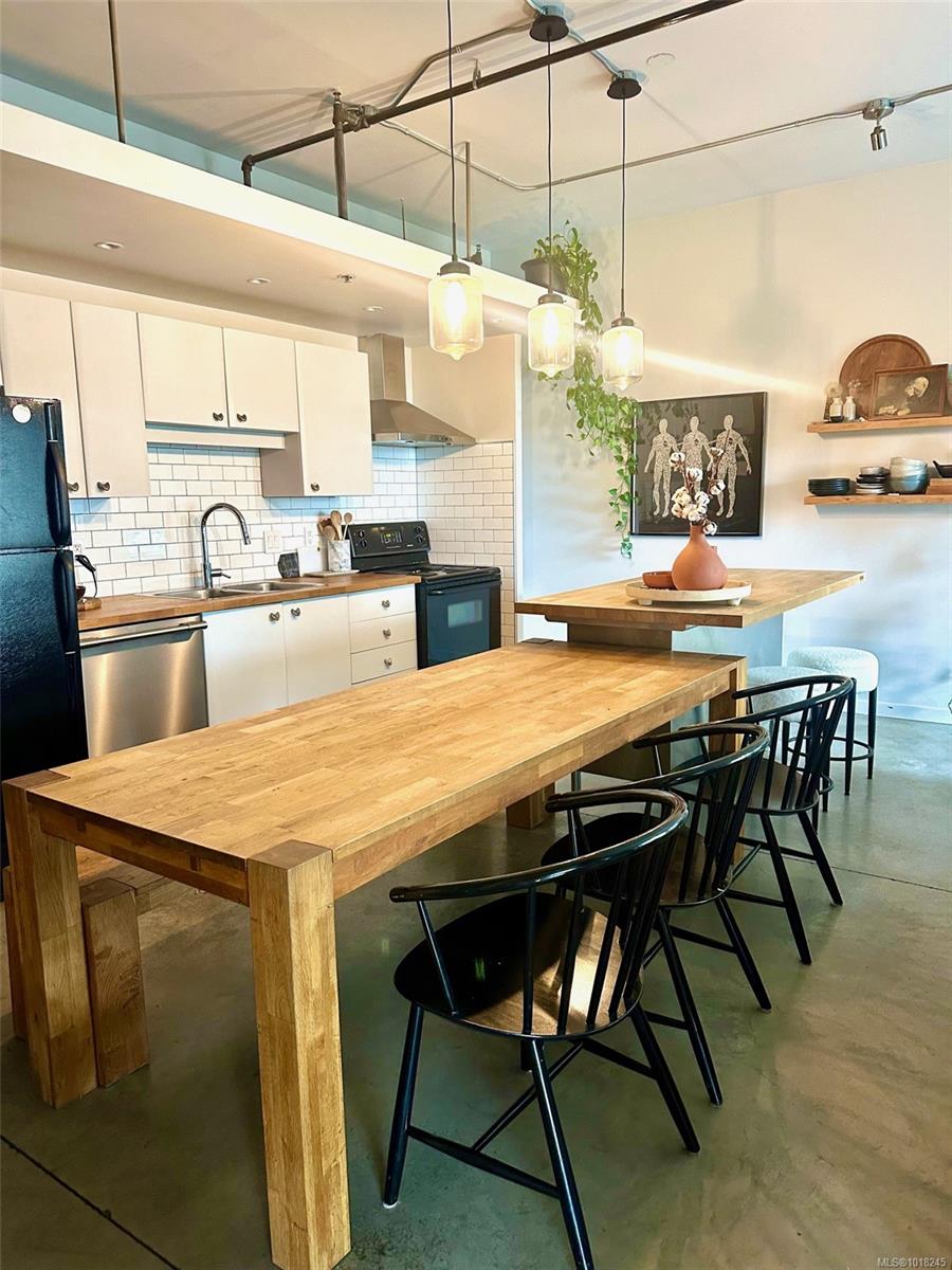 455 Sitkum Rd Apt 309, Victoria, BC V9A 7N9