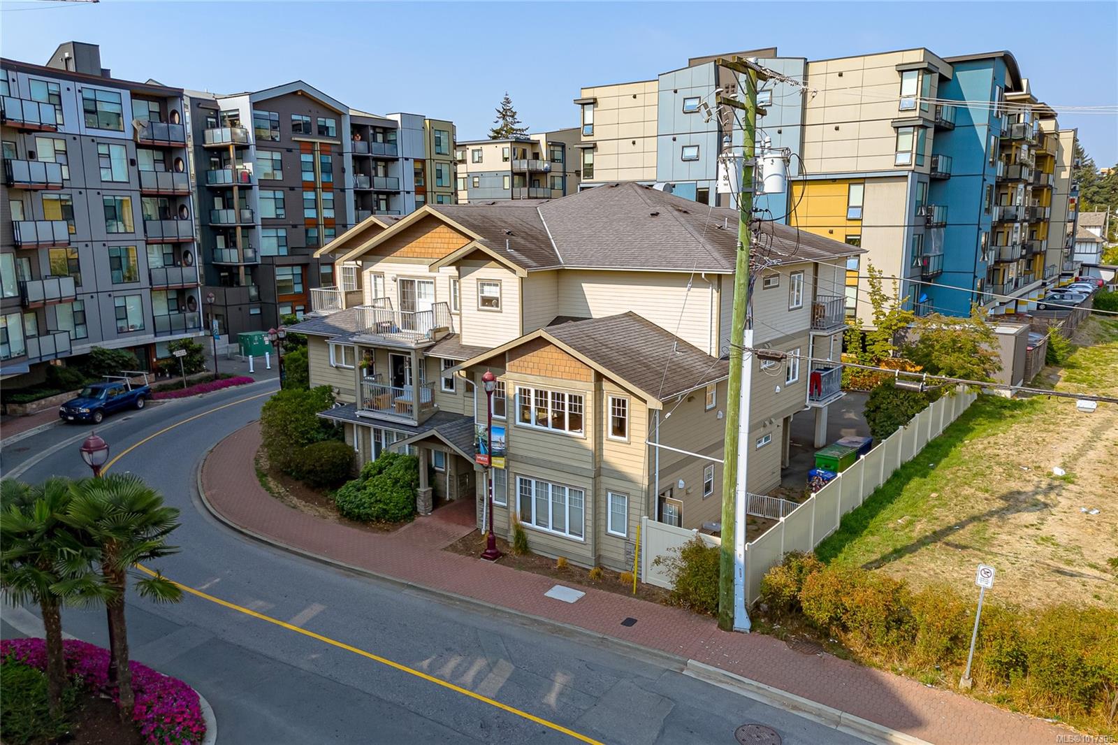 2844 Bryn Maur Rd Apt 203, Langford, ON L1L 1L1