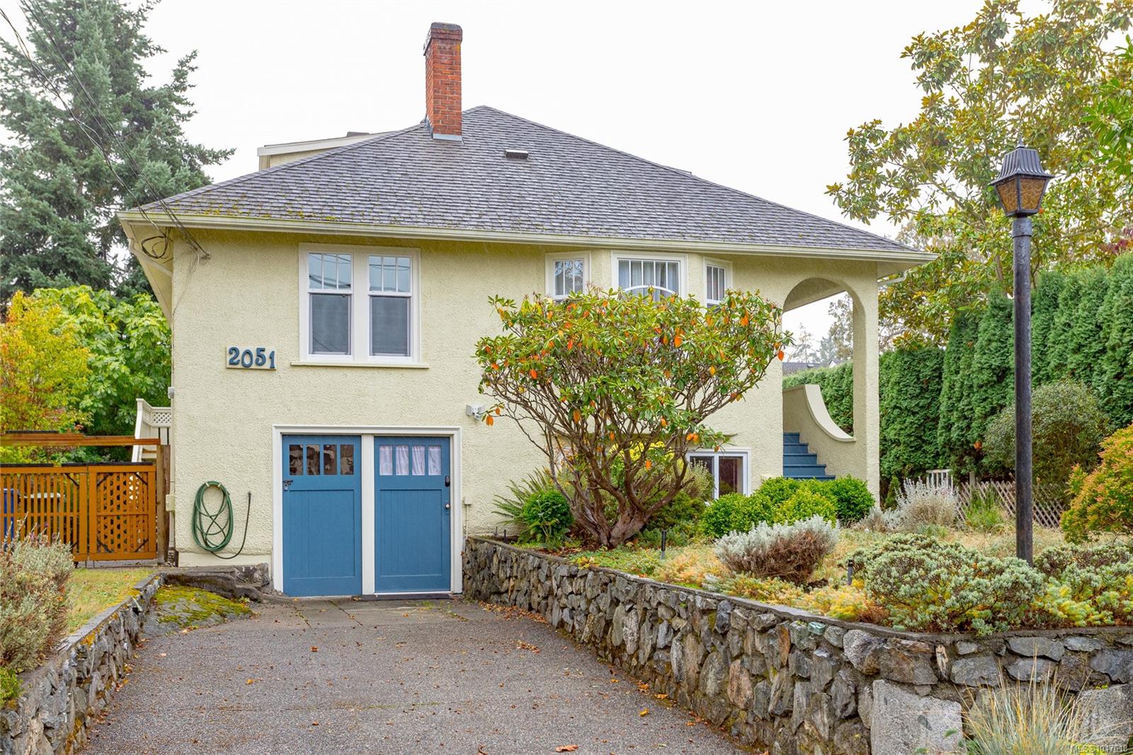 2051 Granite St, Oak Bay, BC V8S 3G4