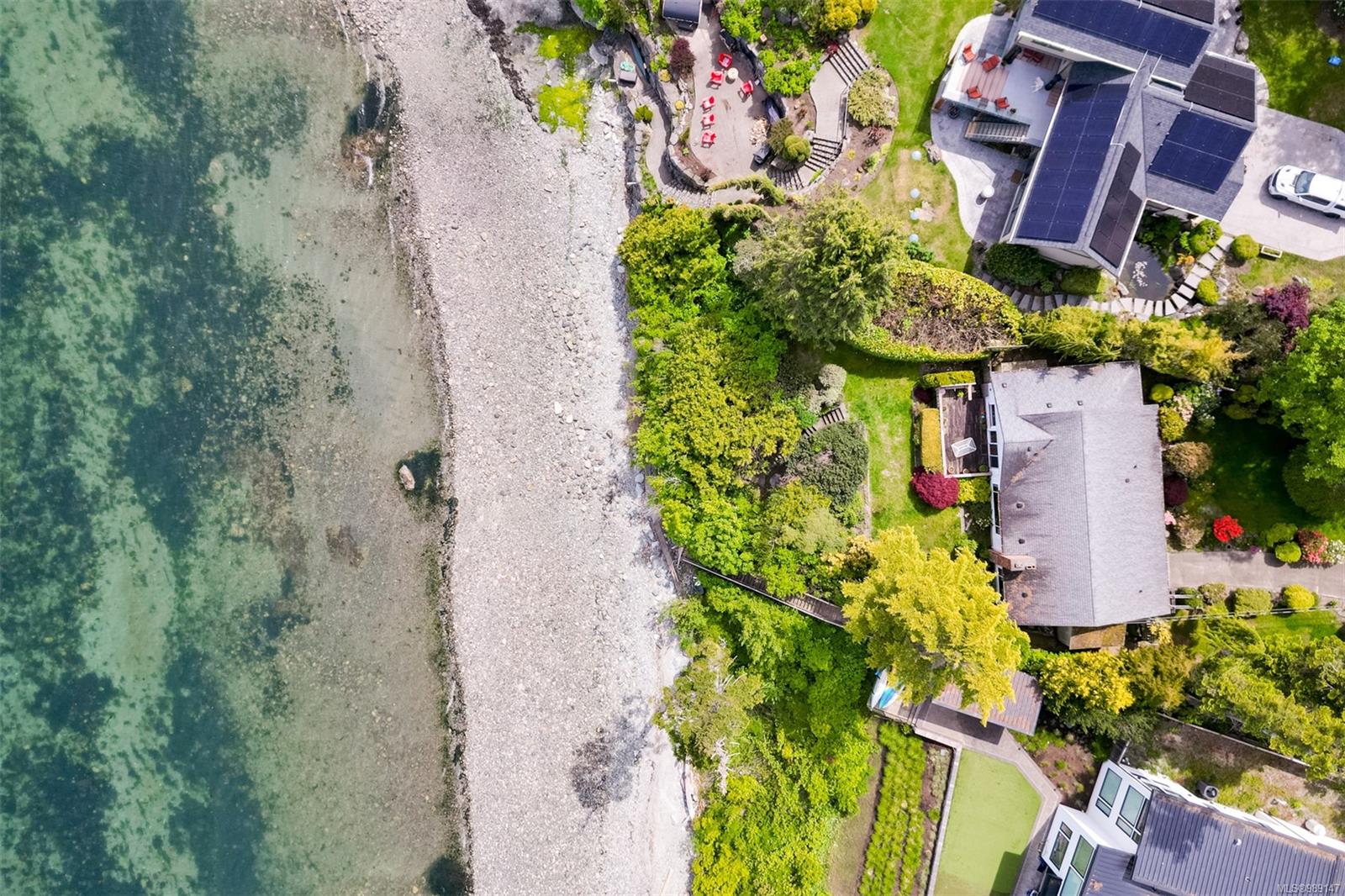 8441 Lochside Dr, Central Saanich, BC V8M 1T9
