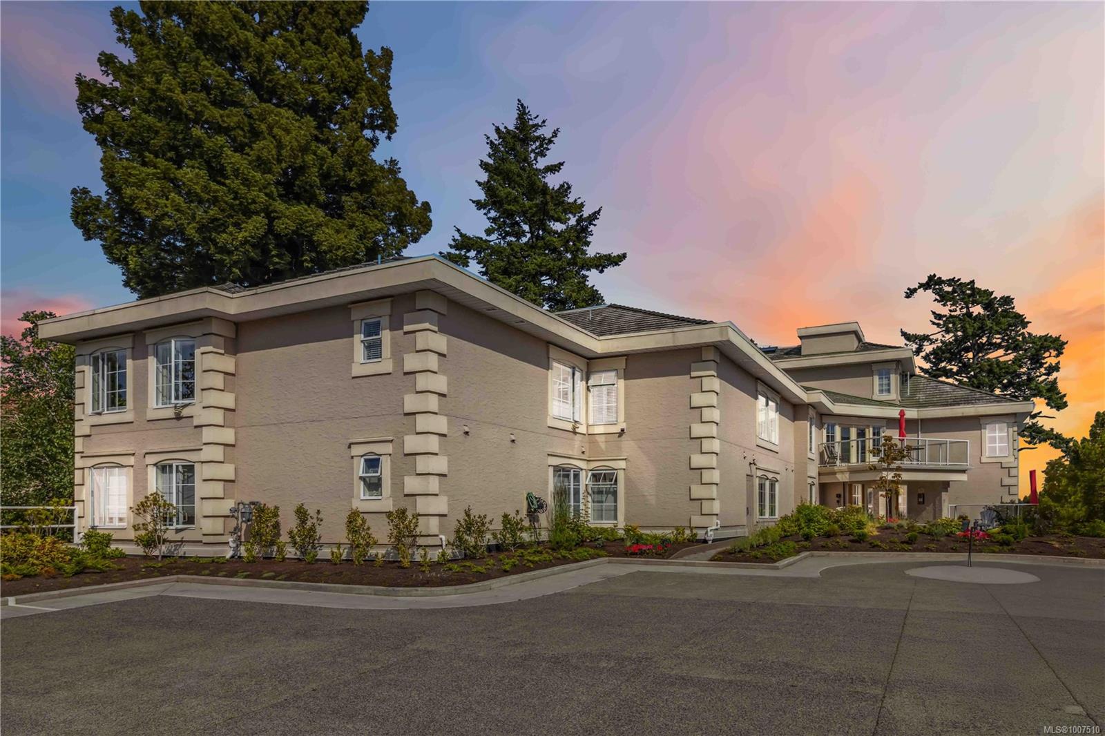1 Buddy Rd Apt 302, View Royal, BC V9B 1V6