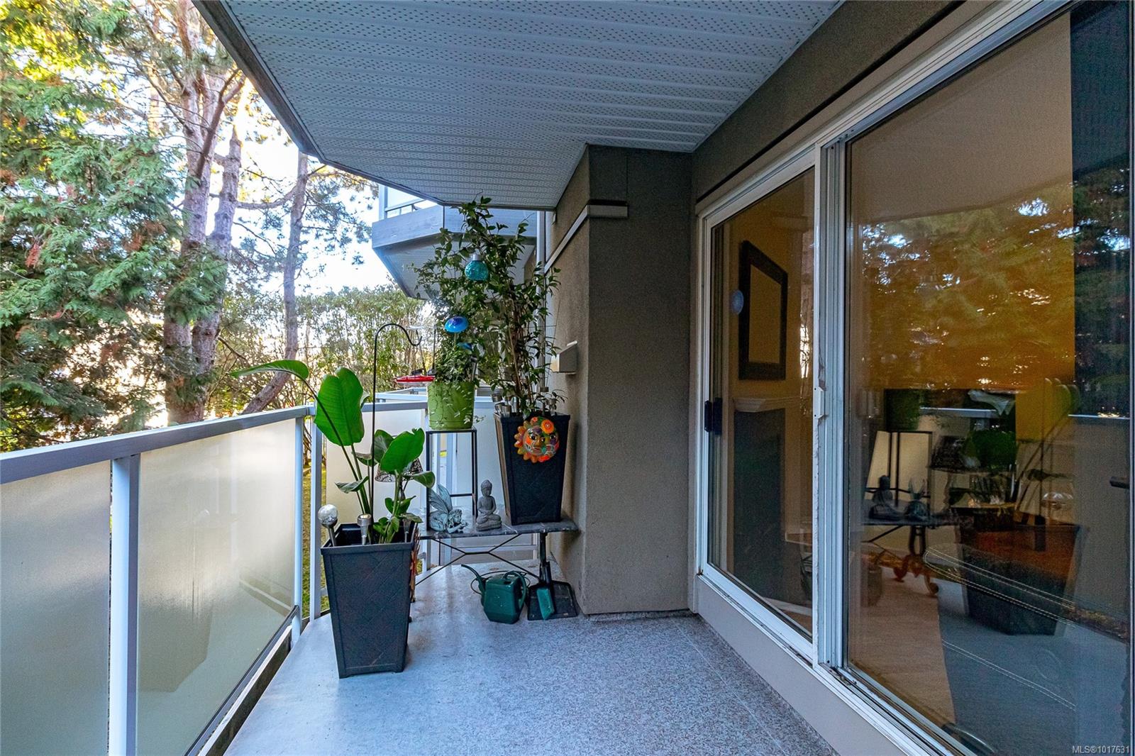 2520 Wark St Apt 205, Victoria, BC V8T 5G6