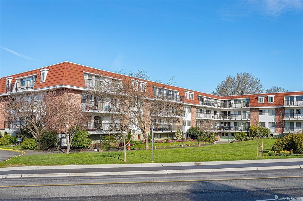 1680 Poplar Ave Apt 127, Saanich, BC V8P 4K7