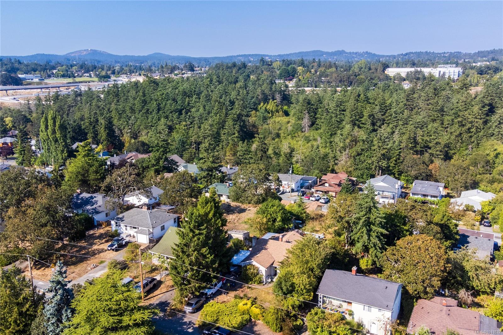 508 Davida Ave, Saanich, BC V9A 2C7