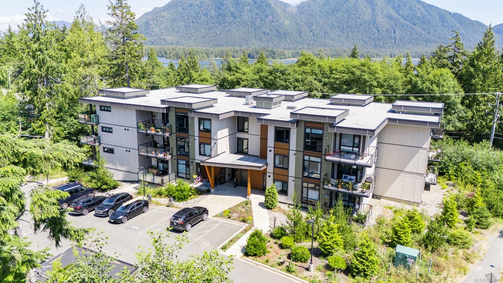 700 Yew Wood Rd Apt 206, Tofino, BC V0R 2Z0