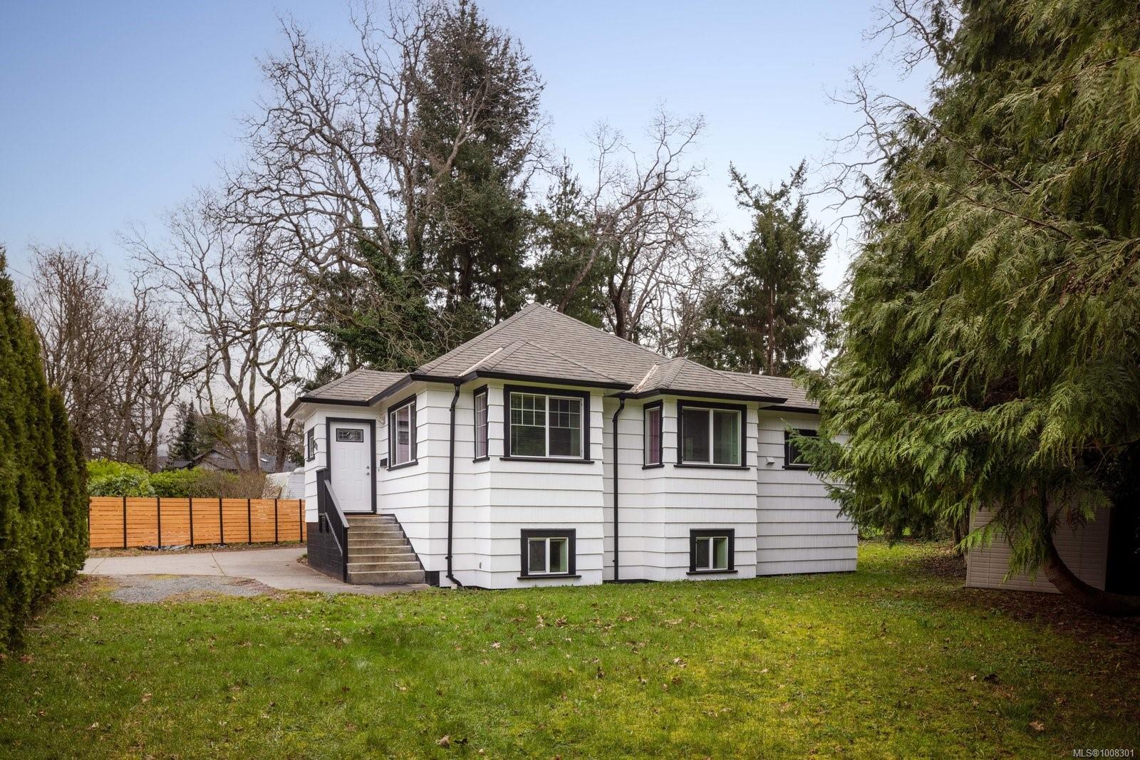 3918 Cedar Hill Cross Rd, Saanich, BC V8P 2N2