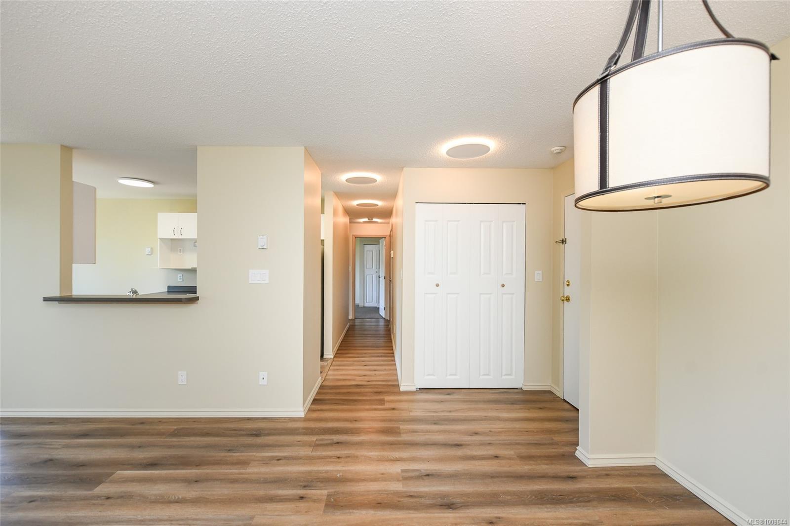 698 Aspen Rd Apt 202a, Comox, BC V9M 3S9