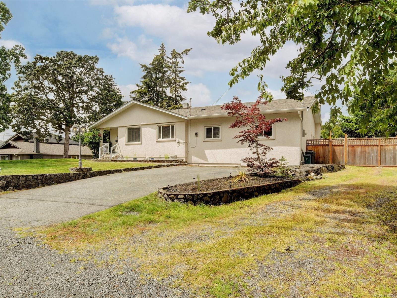 640 Strandlund Ave, Langford, BC V9B 3E9