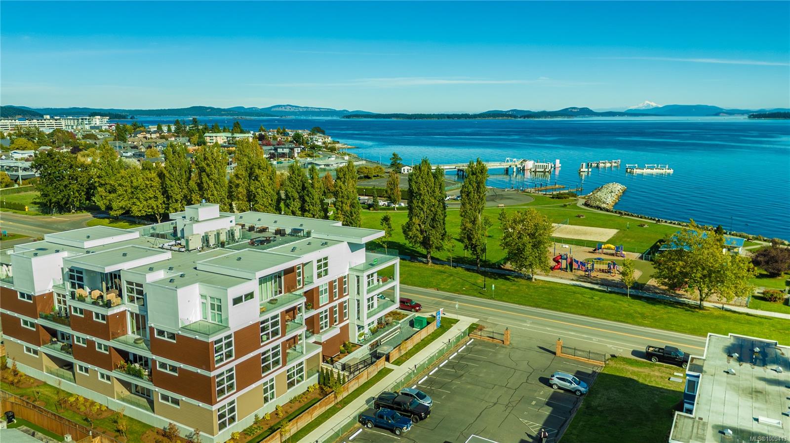 9570 Fifth St Apt 306, Sidney, BC V8L 2W5