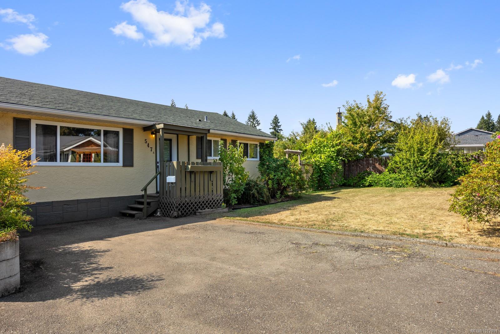 547 Anderton Rd Apt A, Comox, BC V9M 2J1