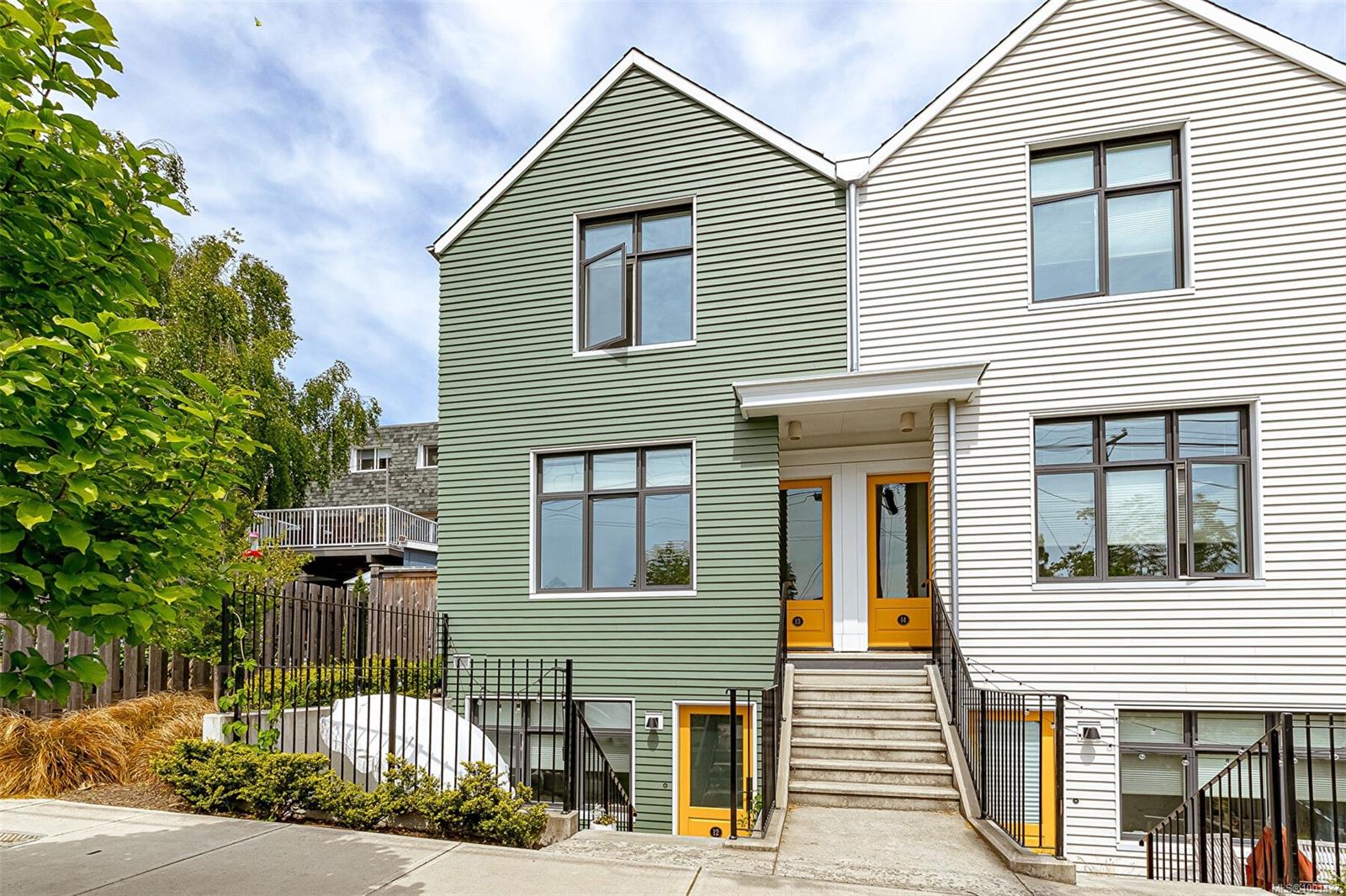 230 Wilson St Apt 13, Victoria, BC V9A 7N6