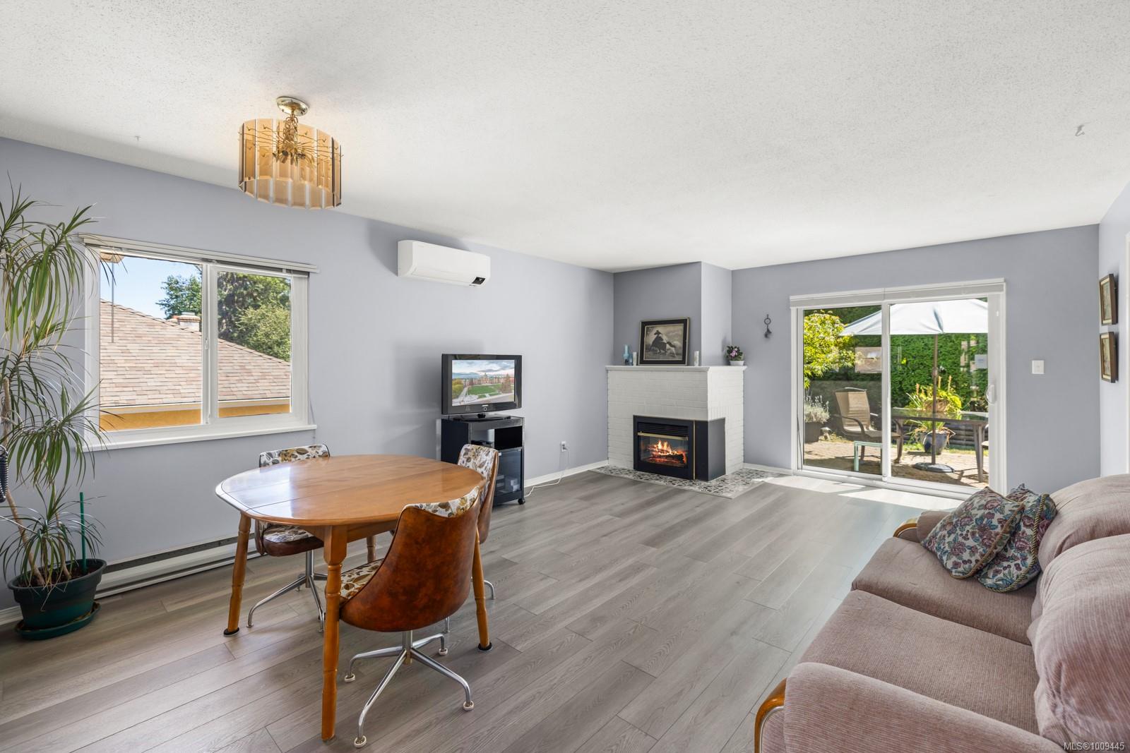 4120 Interurban Rd Apt 17, Saanich, BC V8Z 6W7