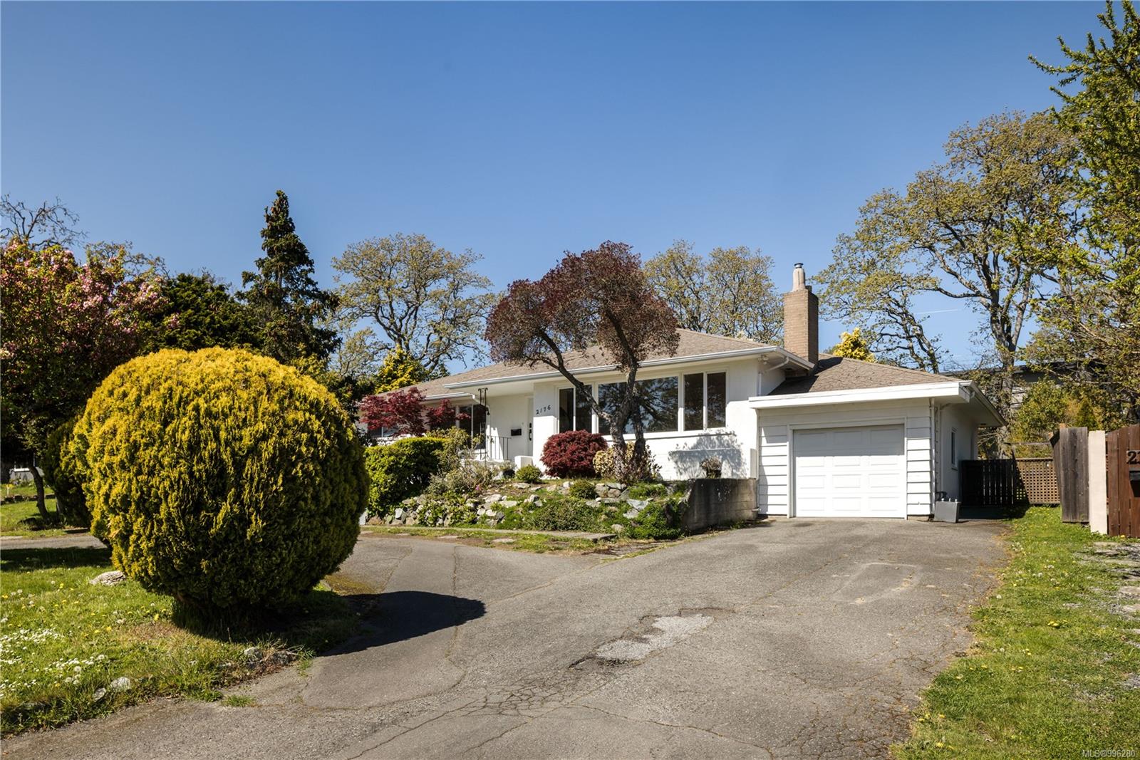 2176 Lansdowne Rd, Oak Bay, BC V8P 1B6