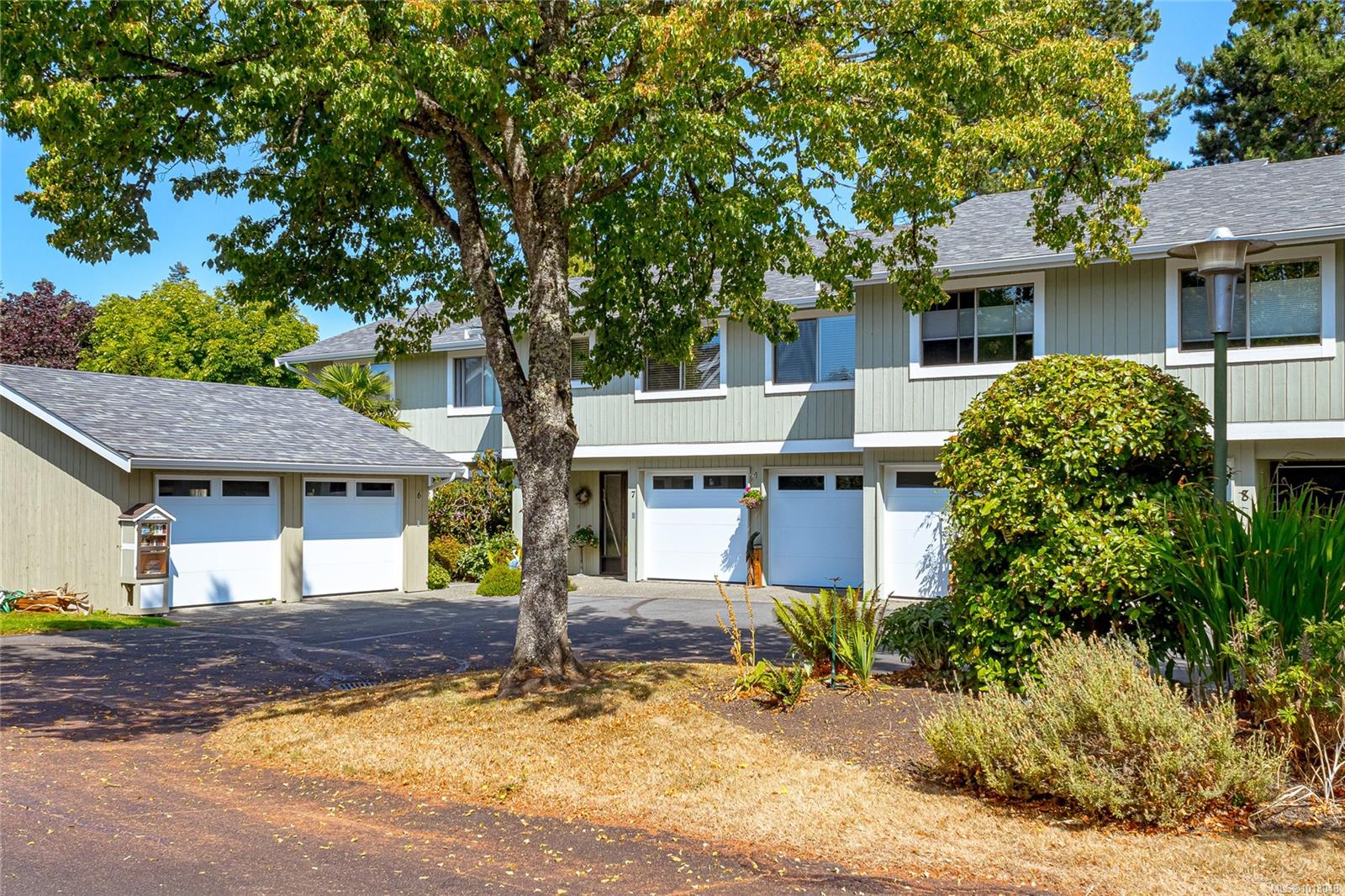2020 White Birch Rd Apt 7, Sidney, BC V8L 2R1