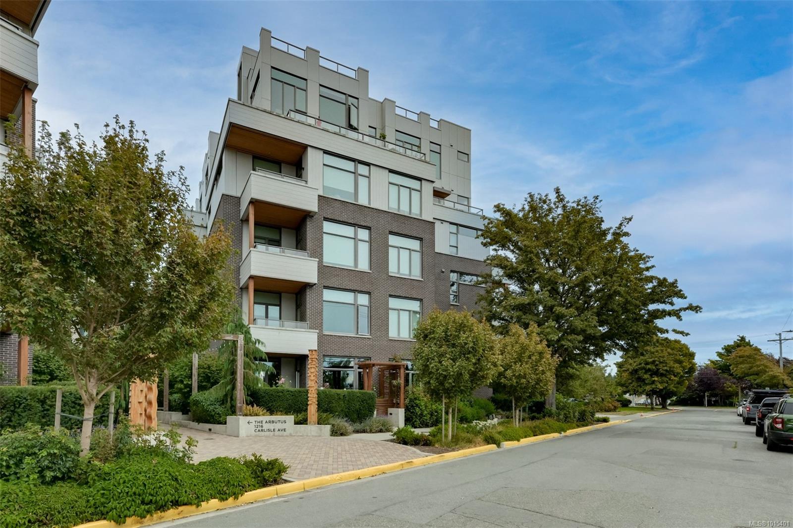 1216 Carlisle Ave Apt 107, Esquimalt, BC V9A 0H5