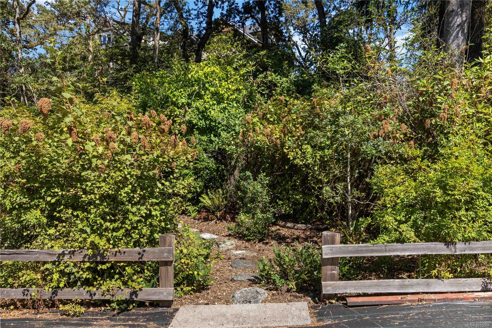 929 Woodhall Dr, Saanich, BC V8X 3L7