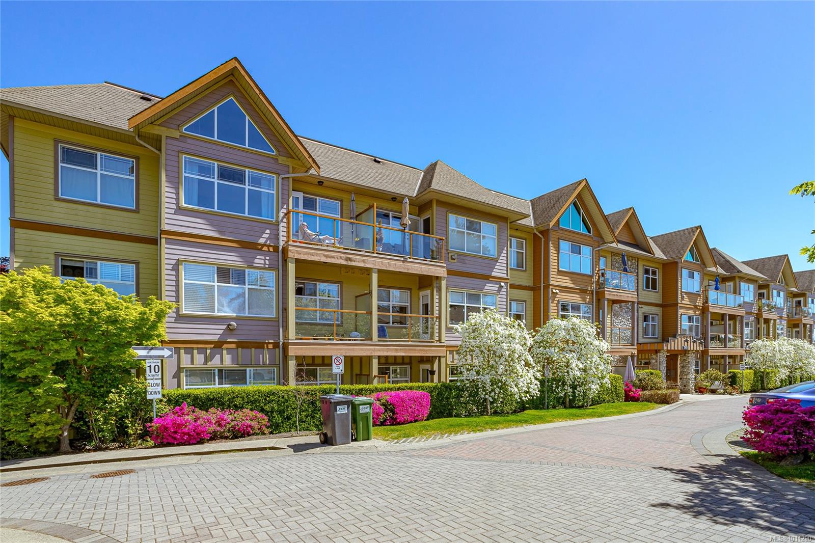 1959 Polo Park Crt Apt 210, Central Saanich, BC V8M 2K1