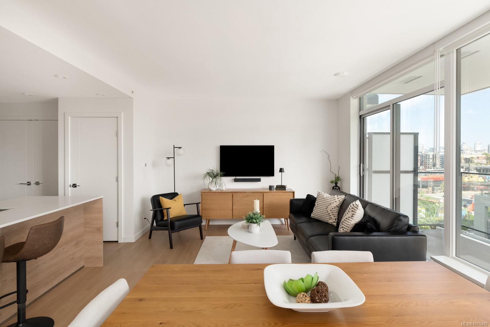363 Tyee Rd Apt 402, Victoria, BC V9A 0B5