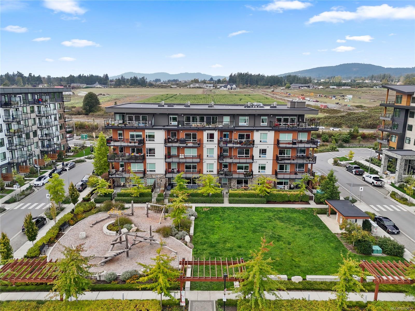 2500 Hackett Cres Apt 303, Central Saanich, BC V8M 0C1