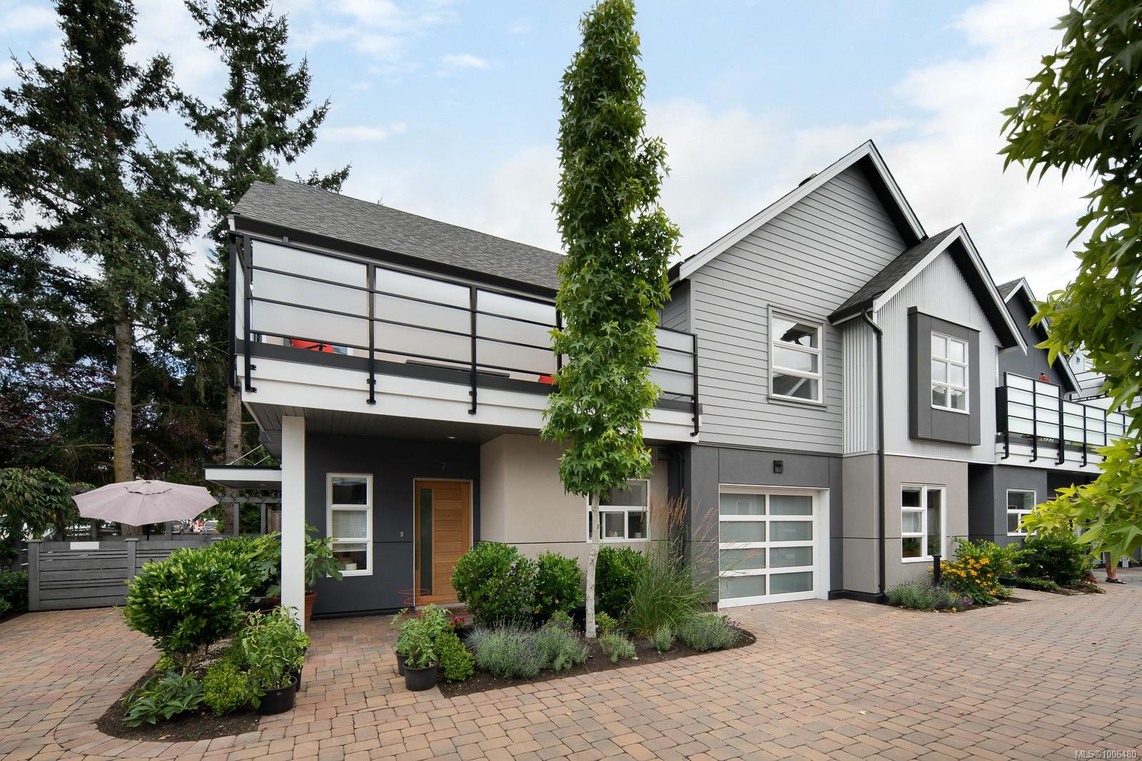9889 Seventh St Apt 7, Sidney, BC V8L 2V8