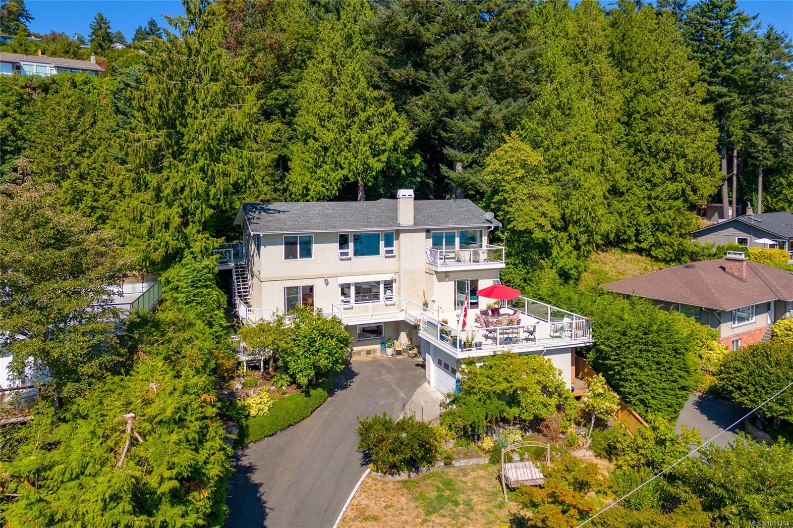 4964 Lochside Dr, Saanich, BC V8Y 2E4