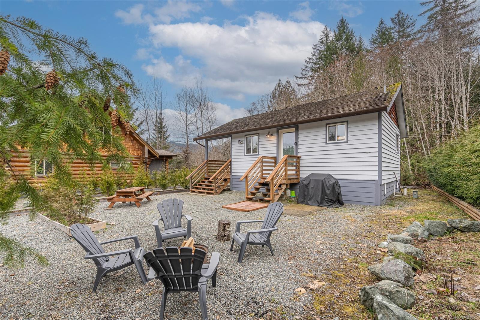 8631 S Shore Rd Apt 6, Lake Cowichan, BC V0R 2G0