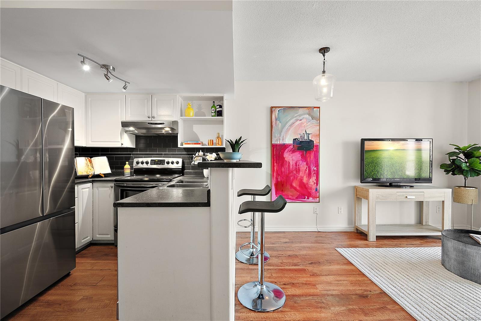 930 Yates St Apt 707, Victoria, BC V8V 4Z2