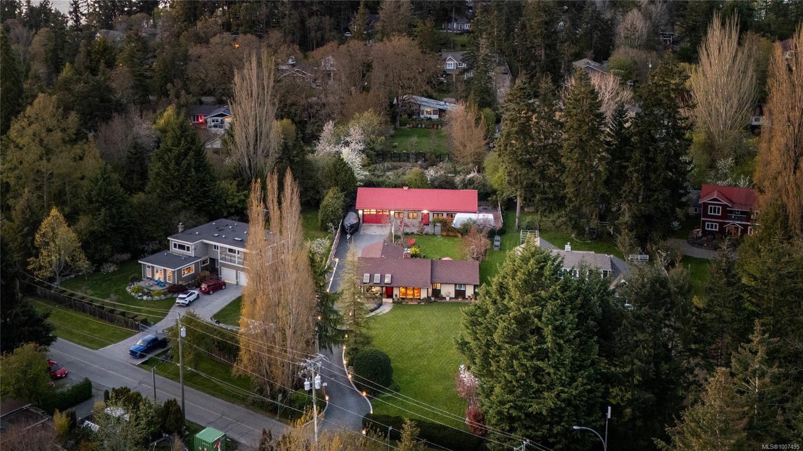 10807 Madrona Dr, North Saanich, BC V8L 5P1