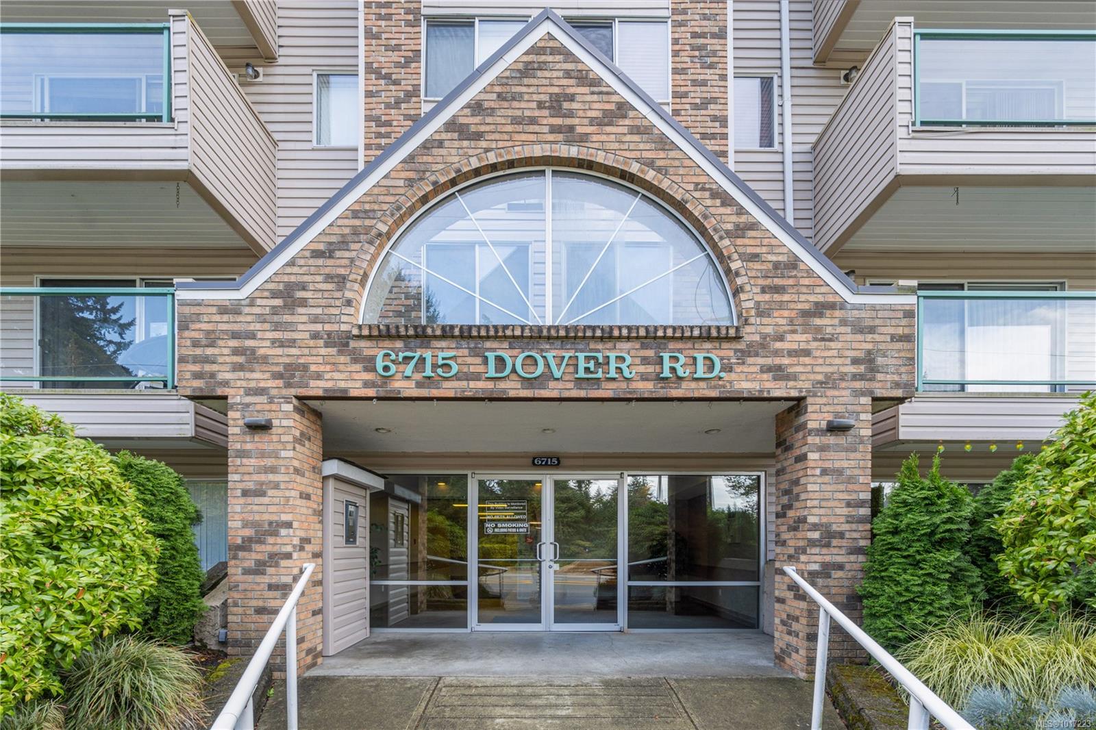 6715 Dover Rd Apt 307, Nanaimo, BC V9V 1L8