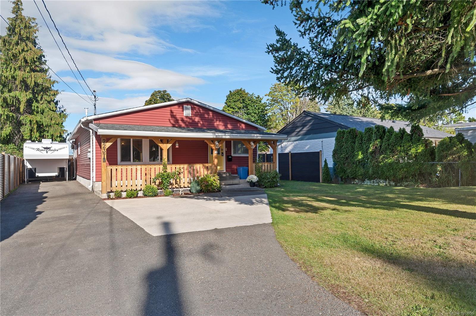 2237 Eardley Rd, Campbell River, BC V9W 1L8